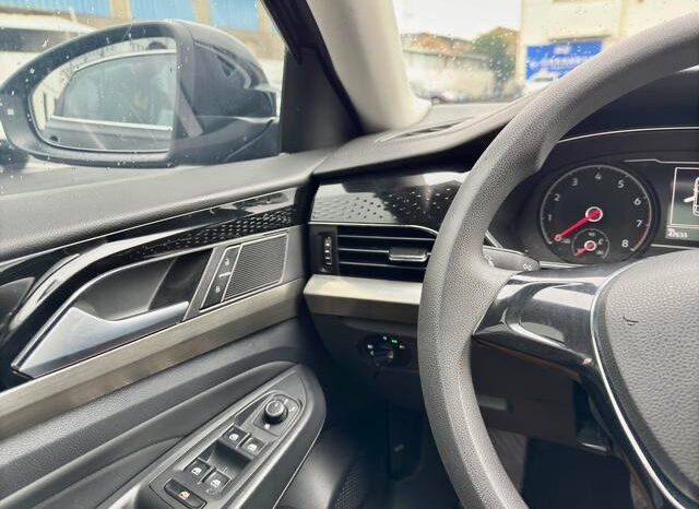 
								Volkswagen Passat B8 full									