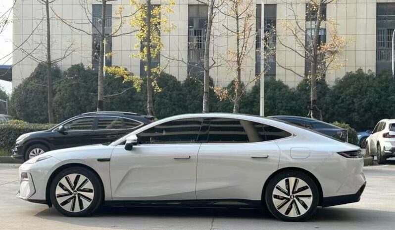 
								Geely Galaxy E8 Luxury full									