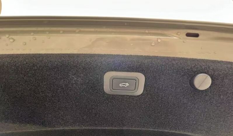 
								Geely Galaxy E8 Luxury full									