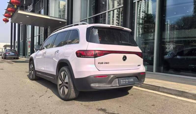 
								Mercedes EQB 260 full									
