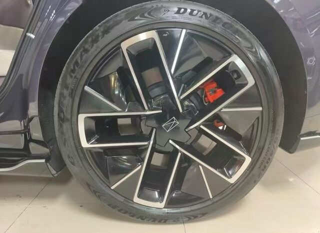 
								Avatr 12 650 км full									